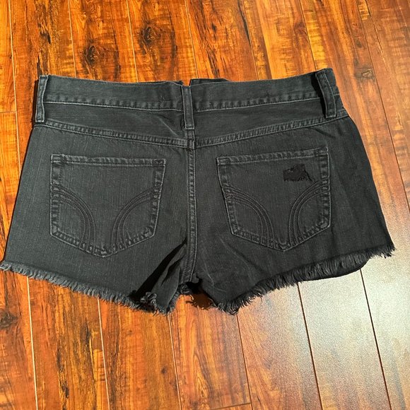 Hollister High Rise Distressed Denim Shorts - Black, Size 11(w30) - Picture 2 of 4